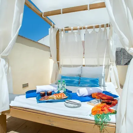 Villa Owl Alvarez - Luxury Retreat In The Old Town
